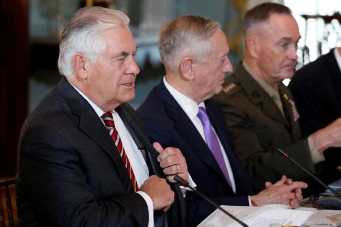 Ngoại trưởng Mỹ Tillerson (trái), Bộ trưởng Quốc phòng Mỹ Mattis (giữa) tại Đối thoại Ngoại giao và An ninh Mỹ-Trung ngày 21-6 tại Mỹ. Ảnh: REUTERS