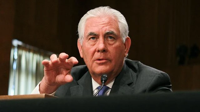 Ngoại trưởng Mỹ Tillerson muốn các bên cùng đối thoại. Ảnh: REUTERS