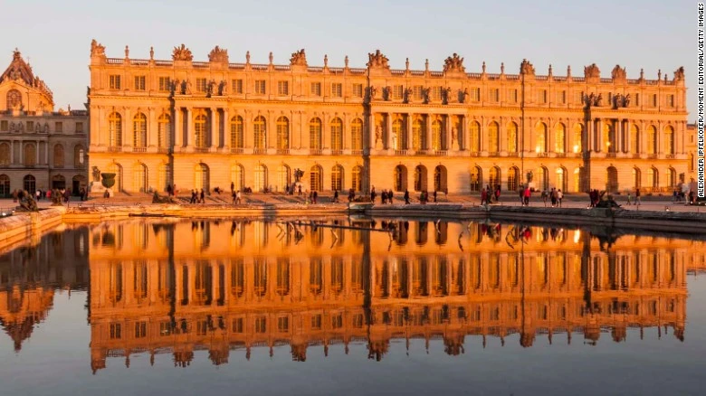 Cung điện Versailles được xem là biểu tượng của quyền lực tối thượng ở Pháp. Ảnh: CNN