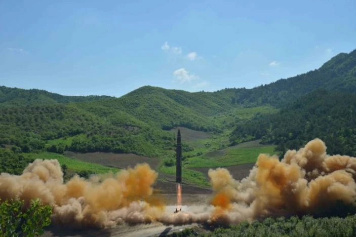Tên lửa ICBM Hwasong-14 của Triều Tiên trong lần bắn thử. Ảnh: REUTERS