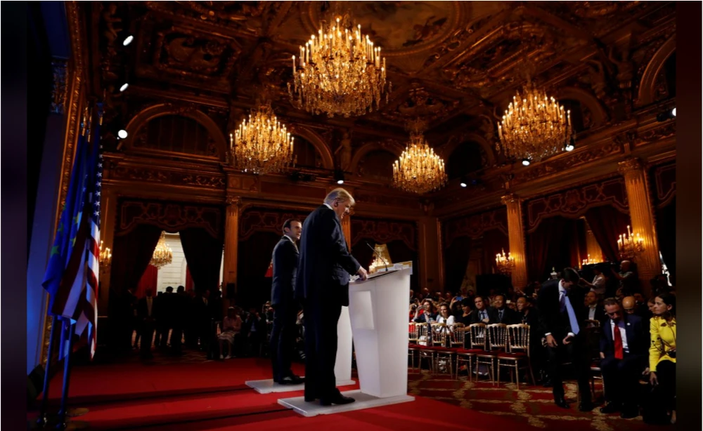 Ông Trump (phải) họp báo với ông Macron tại Pháp ngày 13-7. Ảnh: REUTERS