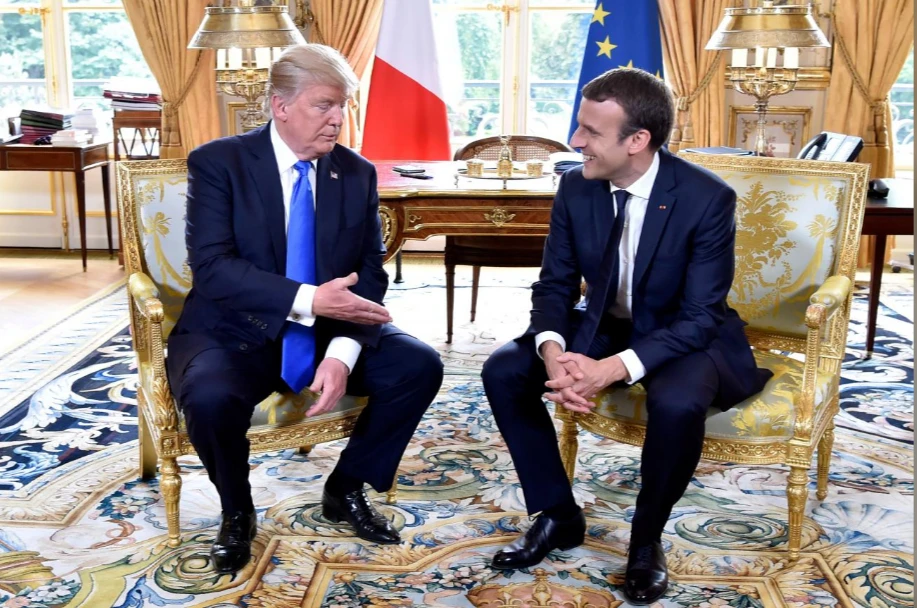 Hai Tổng thống Macron và Trump gặp song phương tại điện Elysee ngày 13-7. Ảnh: REUTERS
