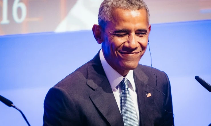 Ông Obama vẫn còn là tổng thống Mỹ trong khoảng 200 bức thư chào mừng công dân mới. Ảnh: GETTY IMAGES