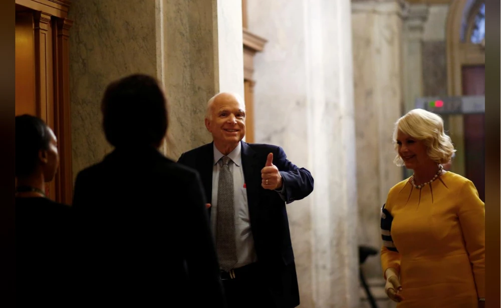 Nghị sĩ lão thành McCain hồi phục ngoạn mục sau điều trị ung thư, trở lại Thượng viện ngày 25-7. Ảnh: REUTERS