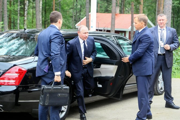 Tổng thống Nga Putin (giữa) thăm Phần Lan ngày 27-7. Ảnh: EPA