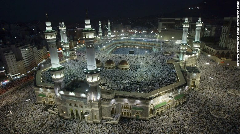 Quang cảnh một cuộc hành hương về thánh địa Mecca. Ảnh: CNN