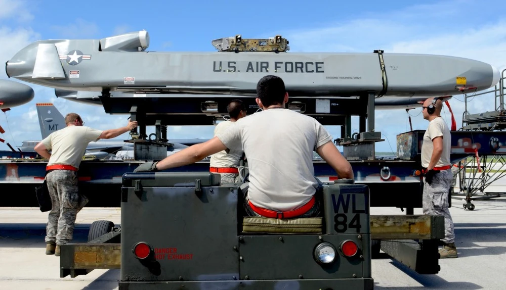 Tên lửa hành trình không đối đất AGM-85B. Ảnh: REUTERS