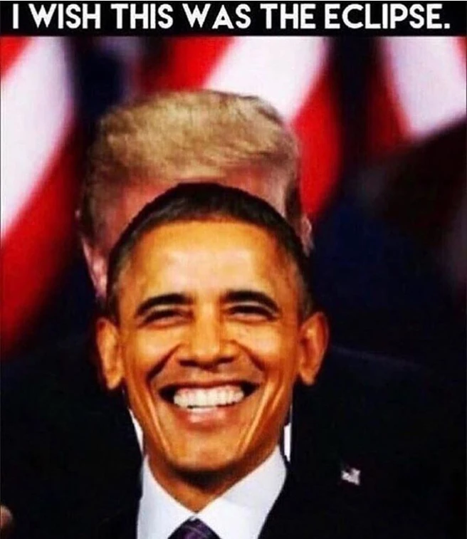 Bức ảnh ghép ông Obama che khuất ông Trump. Ảnh: TWITTER