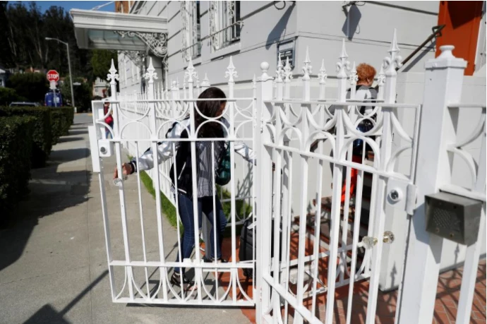 Cổng vào tổng lãnh sự quán Nga ở San Francisco, California (Mỹ). Ảnh: REUTERS