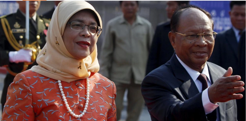 Bà Halimah Yacob, người sẽ trở thành nữ tổng thống của Singapore trong chuyến thăm Capuchia ngày 7-5-2015. Ảnh: REUTERS