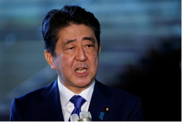 Thủ tướng Nhật Shinzo Abe họp báo về vụ phóng tên lửa của Triều Tiên ngang qua lãnh thổ Nhật sáng 15-9. Ảnh: REUTERS