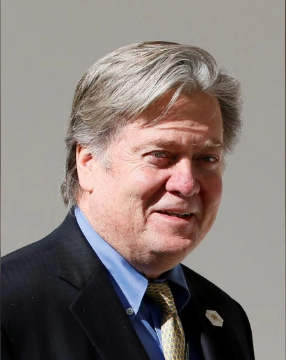 Cựu Chiến lược trưởng Nhà Trắng Stephen K. Bannon thỉnh thoảng cũng dùng địa chỉ email riêng cho công việc. Ảnh: REUTERS
