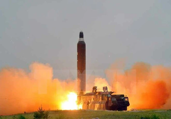 Tên lửa Hwasong-10 của Triều Tiên trong một lần thử. Ảnh: YONHAP