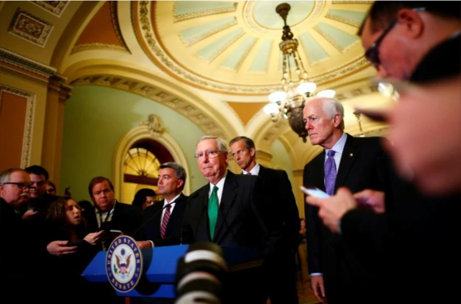 Lãnh đạo phe đa số Cộng hòa tại Thượng viện Mitch McConnell phát biểu trong buổi họp báo tại Quốc hội ngày 17-10. Ảnh: REUTERS