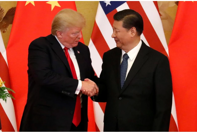 Tổng thống Mỹ Donald Trump (trái) và Chủ tịch Trung Quốc Tập Cận Bình cùng ra tuyên bố chung tại Đại Lễ đường nhân dân Bắc Kinh (Trung Quốc) ngày 9-11. Ảnh: REUTERS