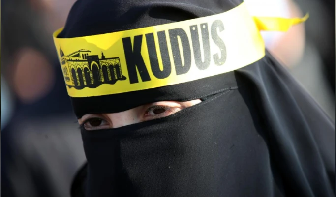 Biểu tình tại thủ đô Ankara (Thổ Nhĩ Kỳ) ngày 8-12, phản đối quyết định của Tổng thống Mỹ Trump công nhận Jerusalem là thủ đô của Israel. Ảnh: REUTERS