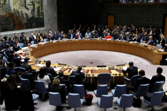 Các thành viên Hội đồng Bảo an LHQ tại cuộc họp về chương trình hạt nhân, tên lửa Triều Tiên tại New York (Mỹ), ngày 15-12. Ảnh: REUTERS