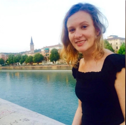 Cô Dykes là nhân viên đại sứ quán Anh tại Lebanon, làm việc tại Phòng Phát triển Quốc tế. Ảnh: REUTERS