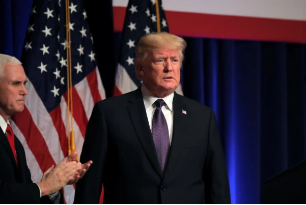 Tổng thống Mỹ Donald Trump (phải) và Phó Tổng thống Mike Pence trong buổi trình bày chính sách an ninh quốc gia mới tại Washington (Mỹ) ngày 18-12. Ảnh: REUTERS