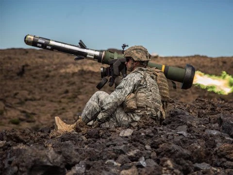 Lính Mỹ bắn tên lửa chống tăng Javelin trong một cuộc tập trận. Ảnh: BUSINESS INSIDER