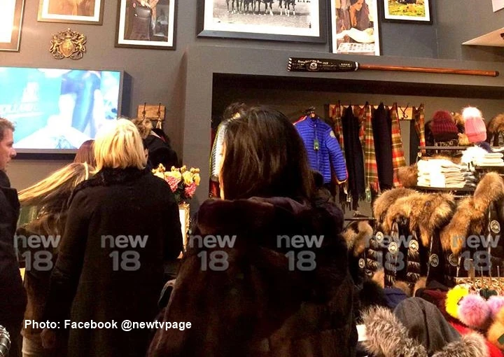 Người phụ nữ giống bà Yingluck (phải) được nhìn thấy trong khu mua sắm Westfield ở London (Anh). Ảnh: FACEBOOK