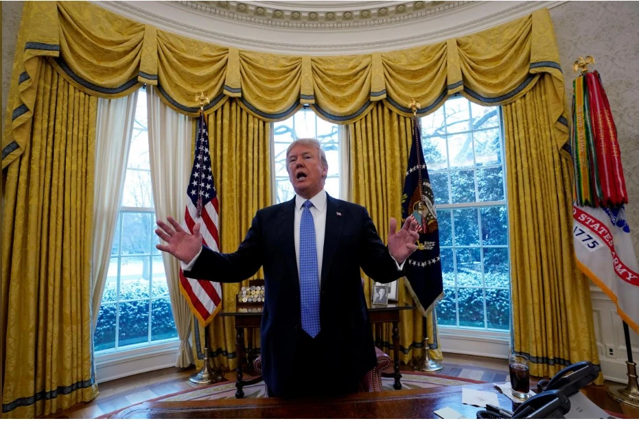 Tổng thống Mỹ Donald Trump hoan nghênh Trung Quốc nhưng chỉ trích Nga trong thái độ về Triều Tiên, trong cuộc trả lời phỏng vấn Reuters từ Nhà Trắng, ngày 17-1. Ảnh: REUTERS