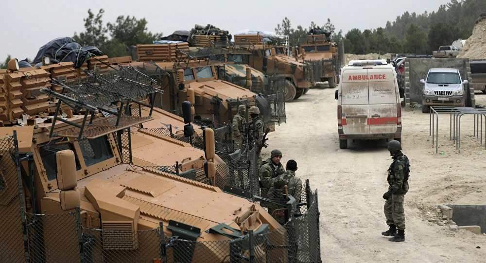 Xe tăng Thổ Nhĩ Kỳ gần núi Barsaya, đông bắc Afrin (Syria) ngày 22-1. Ảnh: REUTERS