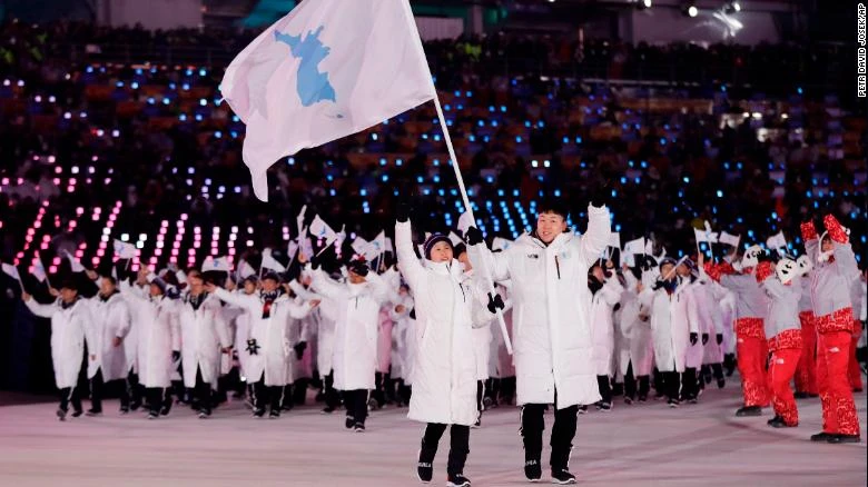 Đoàn VĐV liên Triều diễu hành tại lễ khai mạc Thế Vận Hội Mùa Đông 2018 tại Pyeongchang (Hàn Quốc) tối 9-2. Ảnh: CNN