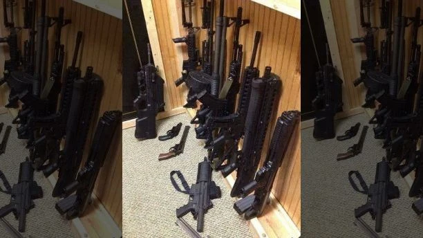 Joseph Nickell đưa lên Facebook hình ảnh vũ khí mình sở hữu. Ảnh: FACEBOOK