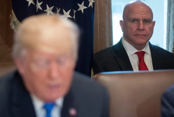 Ông McMaster (phải) và ông Trump. Ảnh: POLITICO