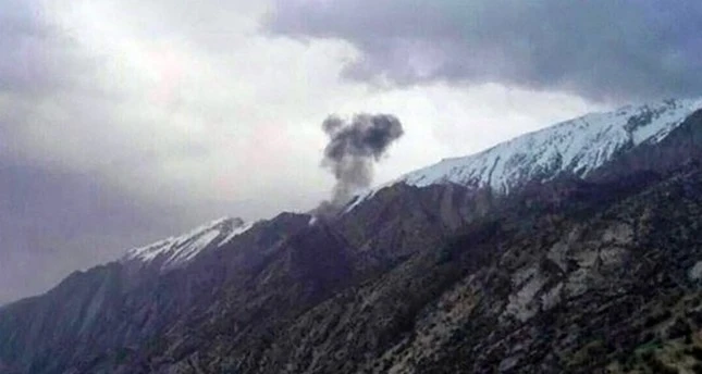 Cột khói đen lớn xuất hiện sau khi máy bay rơi. Ảnh: SABAH