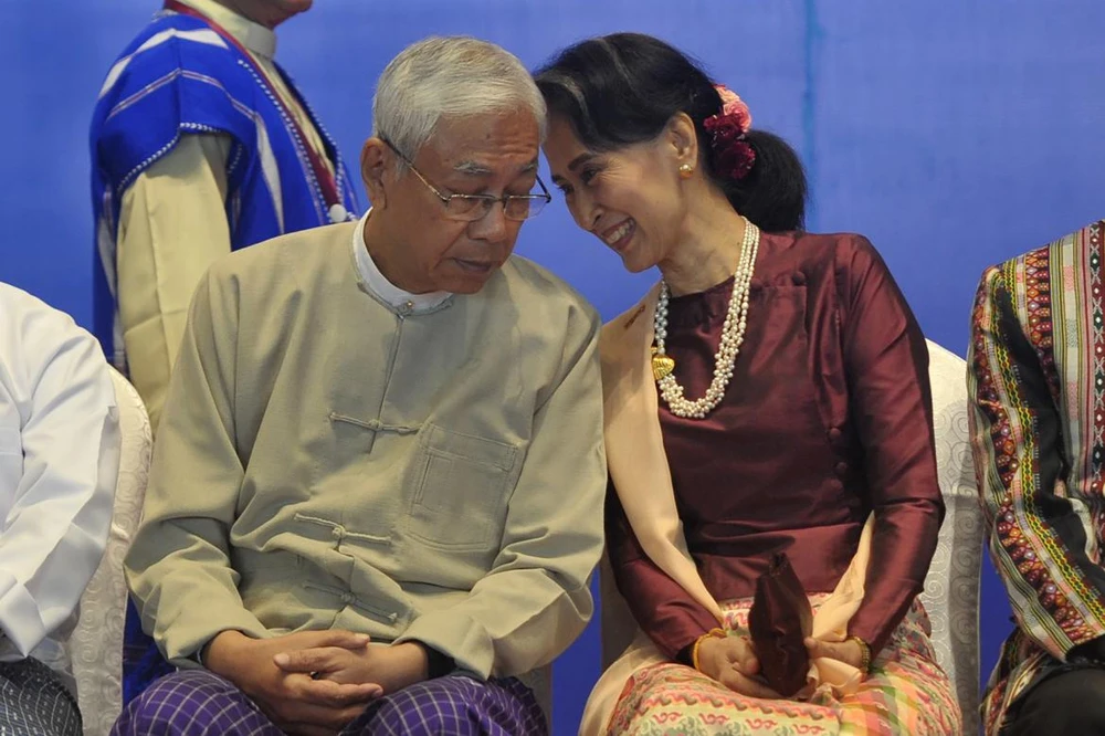 Tổng thống Myanamr Htin Kyaw và Cố vấn Nhà nước Aung San Suu Kyi tại Naypyitaw tháng 10-2017. Ảnh: AFP
