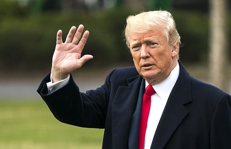 Tổng thống Mỹ Donald Trump cho rằng chuyện mình gọi điện chúc mừng Tổng thống Nga Vladimir Putin là có lợi chứ không hại. Ảnh: EPA