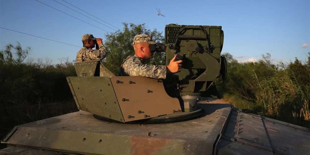 Vệ binh quốc gia bang Texas được triển khai canh gác biên giới với Mexico ở Havana (Texas) ngày 11-9-2014. Ảnh: GETTY IMAGES