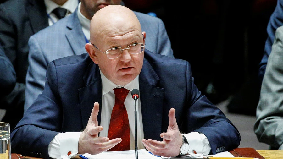 Đại sứ Nga tại LHQ Vassily Nebenzia tại phiên họp HĐBA LHQ ngày 9-4. Ảnh: REUTERS