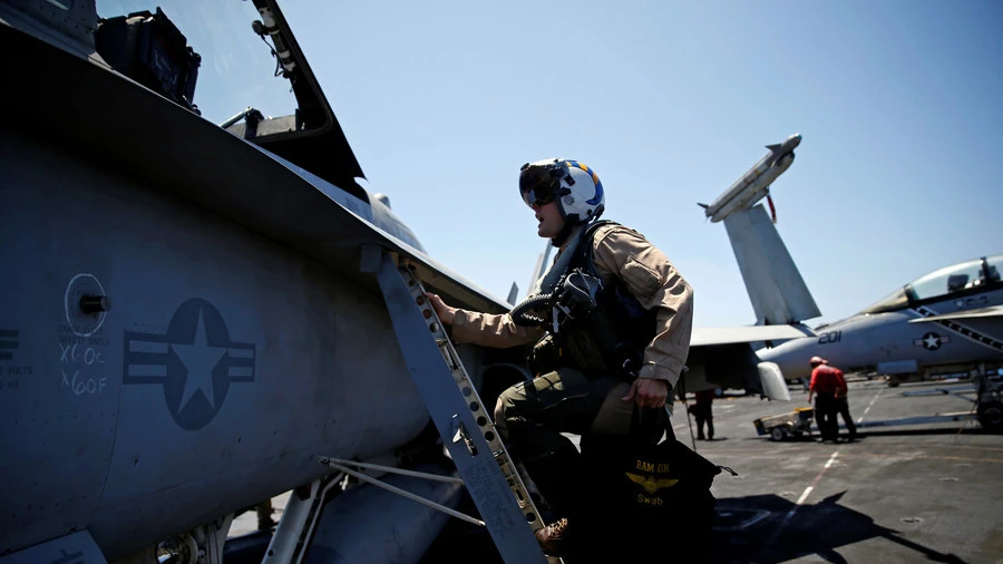 Máy bay trên tàu sân bay USS Harry S. Truman lớp Nimitz của Mỹ đã được triển khai đến đông Địa Trung Hải. Ảnh: REUTERS