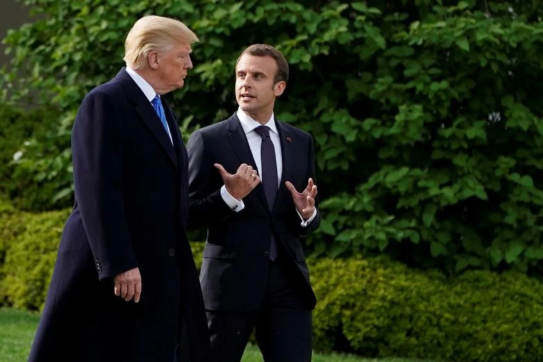 Tổng thống Mỹ Donald Trump (phải) đón Tổng thống Pháp Emmanuel Macron tại Nhà Trắng ngày 23-4. Ảnh: REUTERS