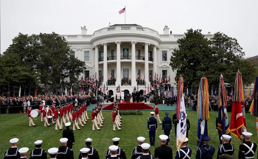 Quang cảnh lễ đón chính thức Tổng thống Pháp Emmanuel Macron tại Nhà Trắng ngày 24-4. Ảnh: REUTERS