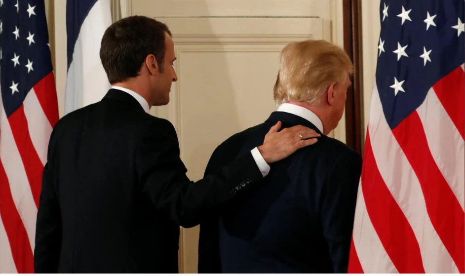 Tổng thống Mỹ Donald Trump (phải) và Tổng thống Pháp Emmanuel Macron rời cuộc họp báo chung tại Nhà Trắng ngày 24-4. Ảnh: REUTERS