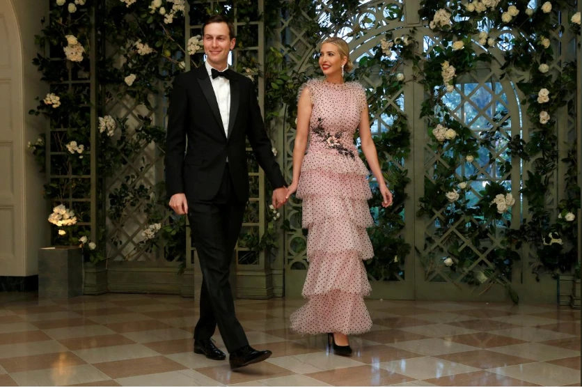 Hai cố vấn cấp cao Jared Kushner và Ivanka Trump – con rể và con gái Tổng thống Donald Trump – đến dự buổi tiệc tối cấp nhà nước đón tiếp Tổng thống Pháp Emmanuel Marcon tại Nhà Trắng ngày 24-4. Ảnh: REUTERS