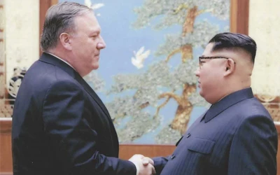Ông Mike Pompeo lúc đó còn là Giám đốc CIA gặp lãnh đạo Triều Tiên Kim Jong-un đầu tháng 4. Ảnh: YONHAP