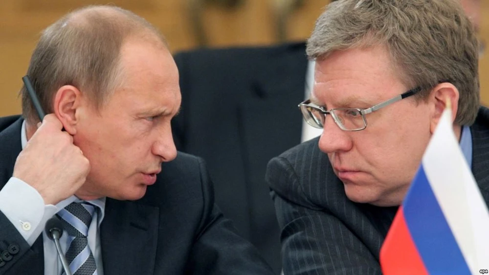 Tổng thống Nga Vladimir Putin (trái) và cựu Bộ trưởng Tài chính Nga Alexei Kudrin. Ảnh: EPA