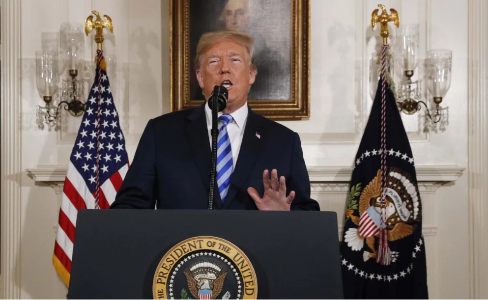 Tổng thống Mỹ Donald Trump tuyên bố về ý định rút khỏi thỏa thuận hạt nhân Iran, tại Nhà Trắng ngày 8-5. Ảnh: REUTERS