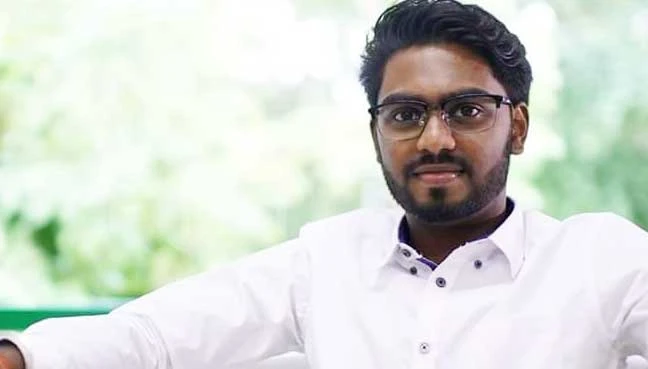 Sinh viên luật 22 tuổi P. Prabakaran đánh bại kỷ lục trở thành nghị sĩ trẻ tuổi nhất Malaysia của Thủ tướng Najib Nazak. Ảnh: NST