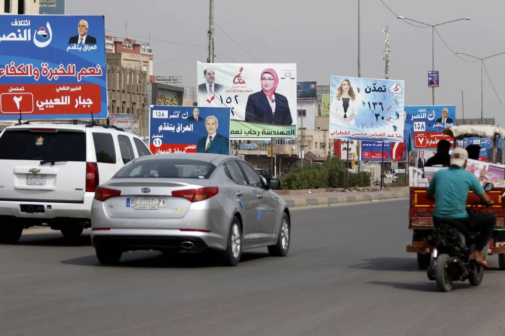 Áp phích cổ động cuộc bầu cử quốc hội trên đường phố TP Basra (Iraq). Ảnh: GETTY IMAGES