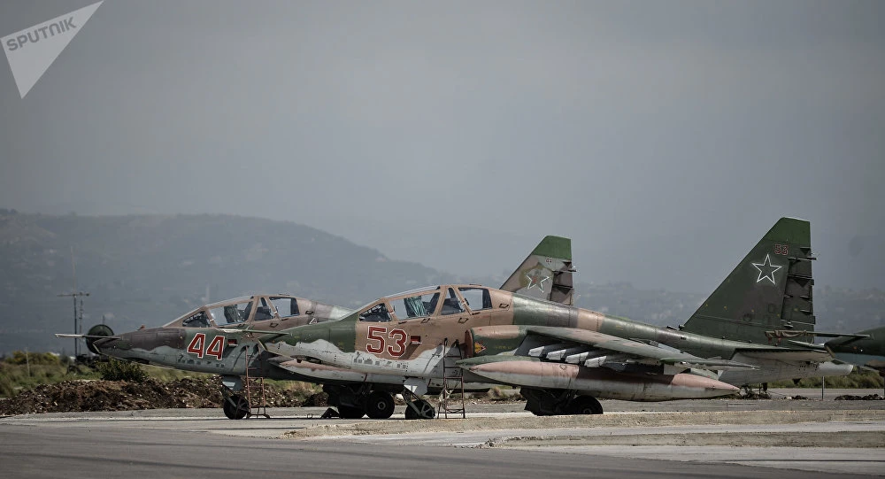 Máy bay tấn công Su-25 của Nga tại căn cứ không quân Hmeimim ở Latakia (Syria). Ảnh: SPUTNIK