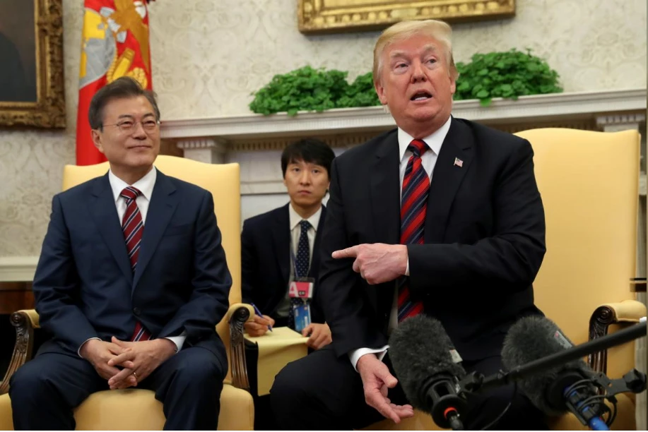 Tổng thống Mỹ Donald Trump tiếp Tổng thống Hàn Quốc Moon Jae-in tại Nhà Trắng ngày 22-5, nói cuộc gặp thượng đỉnh Trump-Kim có thể sẽ bị hoãn. Ảnh: REUTERS