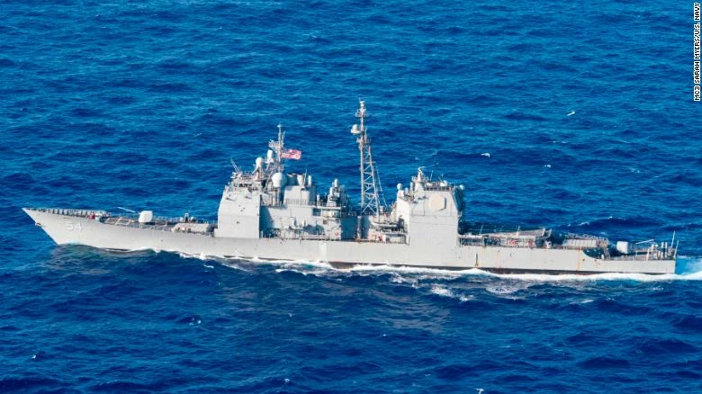 Tàu tuần dương USS Antietam lớp Ticonderoga trang bị tên lửa dẫn đường của Mỹ - một trong hai tàu được hải quân Mỹ triển khai tuần tra Hoàng Sa ngày 27-5. Ảnh: CNN
