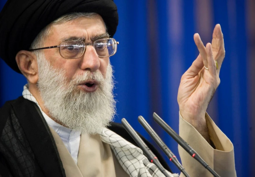 Lãnh đạo Iran Ayatollah Khamenei vừa ra lệnh chuẩn bị khôi phục và tăng cường làm giàu uranium. Ảnh: REUTERS