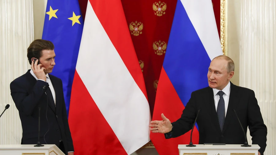 Tổng thống Nga Vladimir Putin (phải) và Thủ tướng Áo Sebastian Kurz trong cuộc họp báo chung ở Moscow (Nga) ngày 28-2. Ảnh: REUTERS
